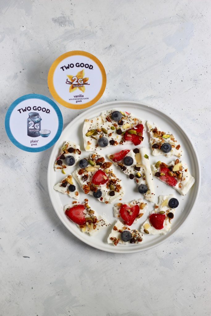 Whether you’re in need of a post workout snack, quick breakfast bite, or satisfying dessert—this customizable, protein packed yogurt bark is just what you need. Simply combine @TwoGoodYogurt with fruit and toppings of your choice! #ad #proteinrecipes #quickbite #yogurtbark #dogoodbyyou #CheerfulChoices