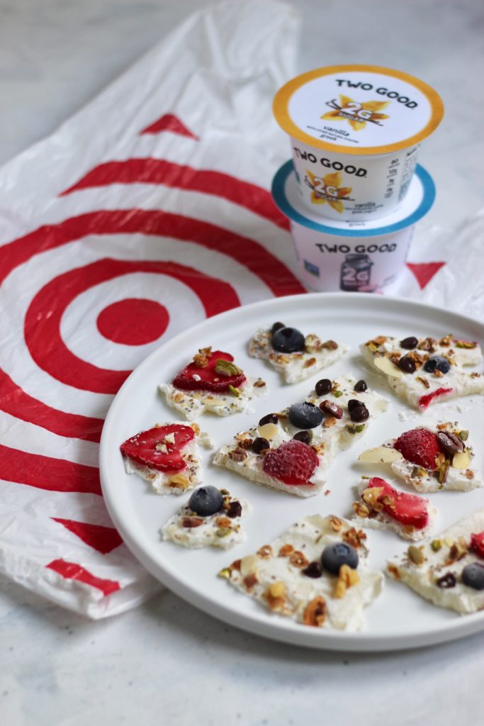 Whether you’re in need of a post workout snack, quick breakfast bite, or satisfying dessert—this customizable, protein packed yogurt bark is just what you need. Simply combine @TwoGoodYogurt with fruit and toppings of your choice! #ad #proteinrecipes #quickbite #yogurtbark #dogoodbyyou #CheerfulChoices
