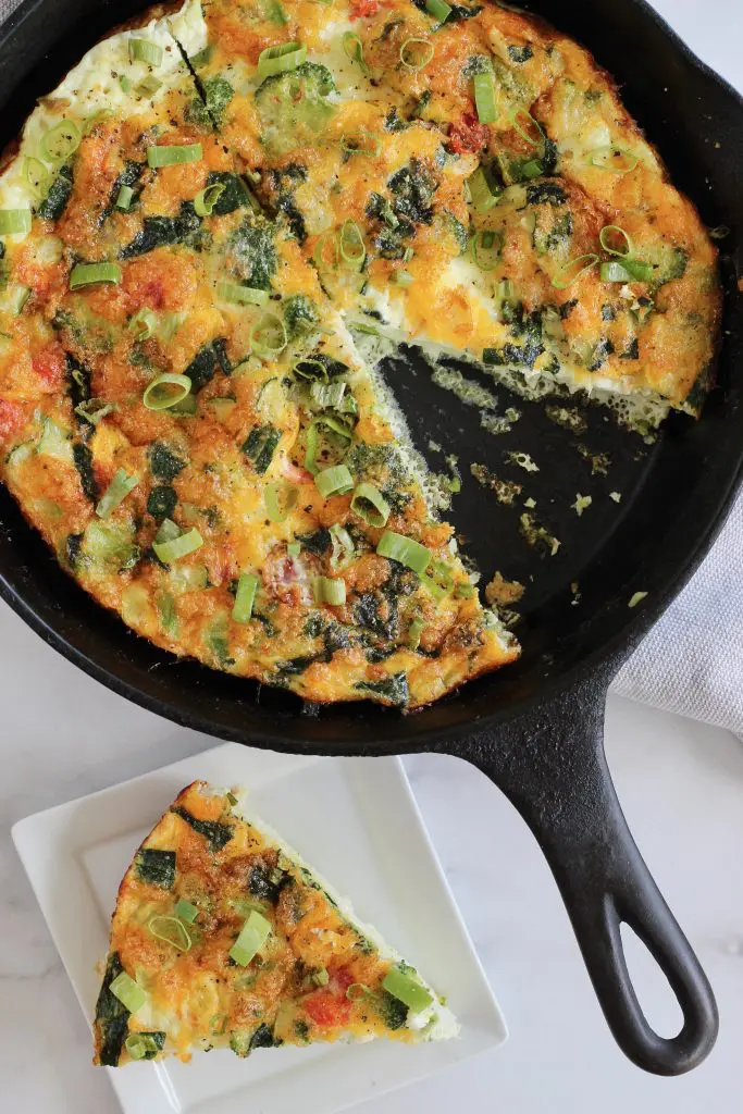 This healthy egg white frittata made with @bobevansfarms liquid egg whites is the perfect dish to fuel your day. It’s packed with protein and any vegetables you have on hand. Plus, all you need is 6 ingredients and one pan. #Sponsored #Vegetarian #HealthyRecipes #Frittata #ProteinPacked