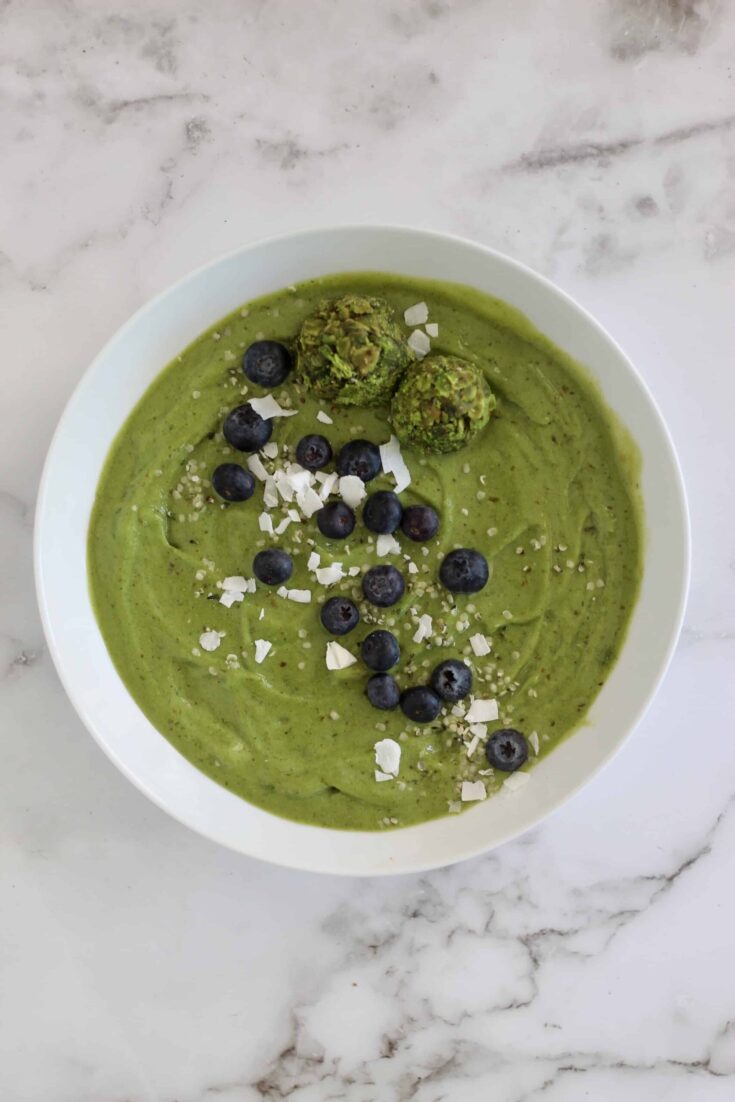 Matcha Smoothie Bowl - Quick & Healthy Breakfast