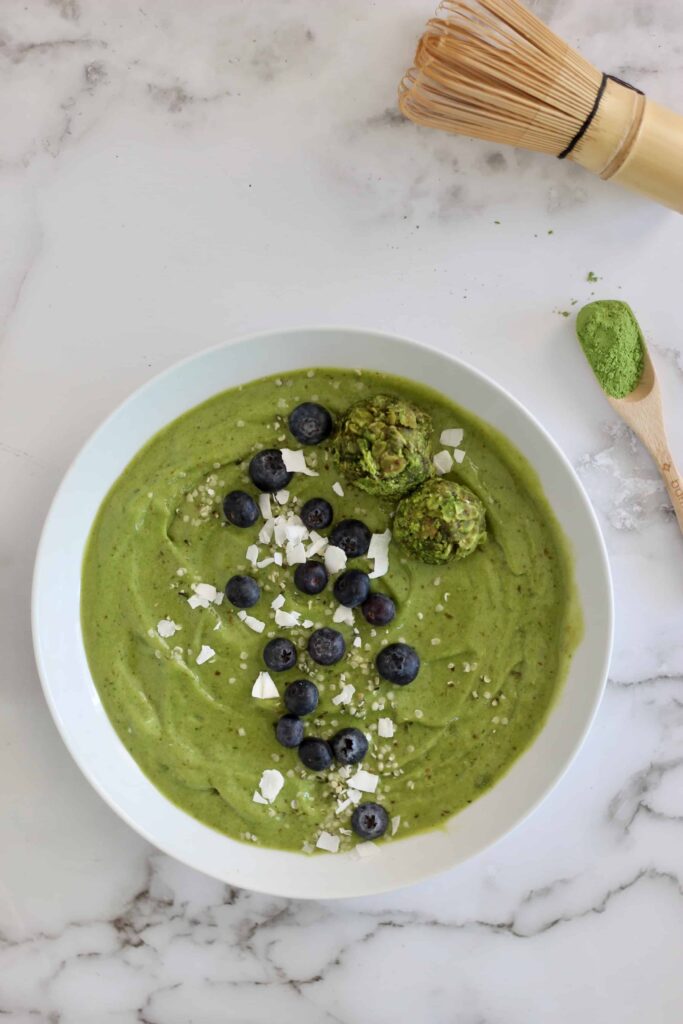 Matcha Smoothie Bowl - Quick & Healthy Breakfast