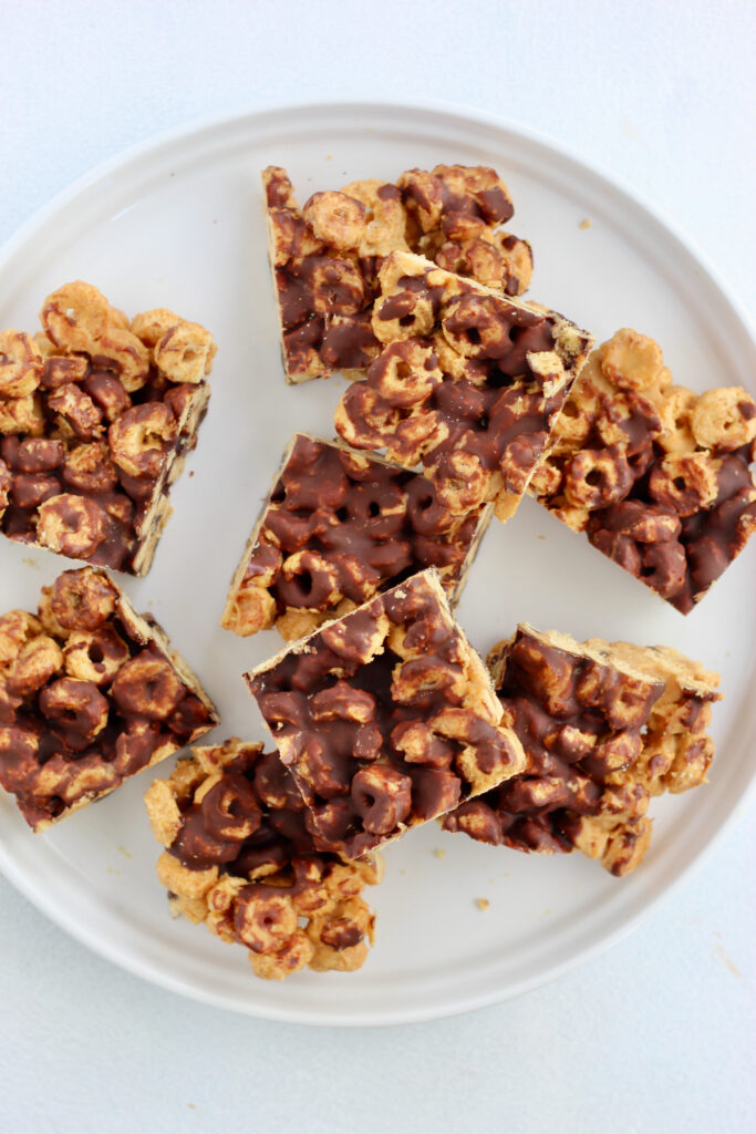 Bars made with cereal, peanut butter, and protein powder