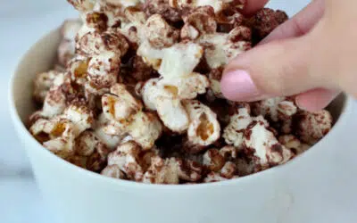 Chocolate Popcorn–Holiday Snack Idea