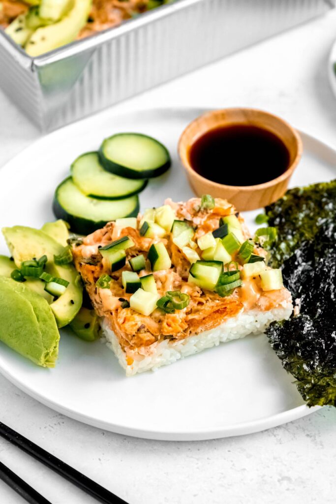 Sushi bake portion with seaweed for serving