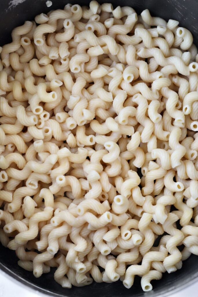 Plain pasta noodles