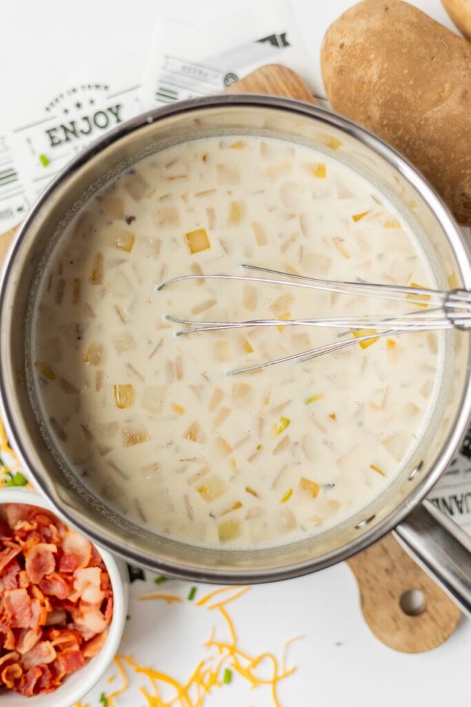 Creamy soup with potatoes and bacon