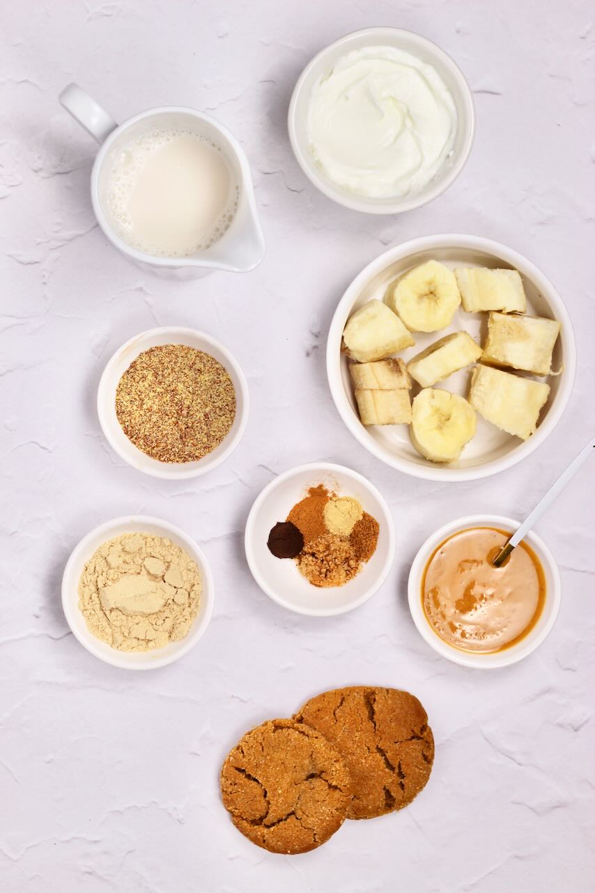 Ingredients to make gingerbread smoothie