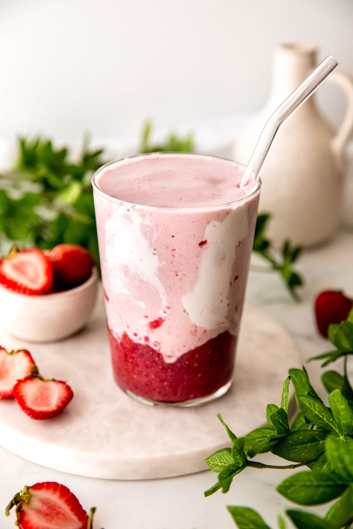 hailey bieber smoothie with glass straw