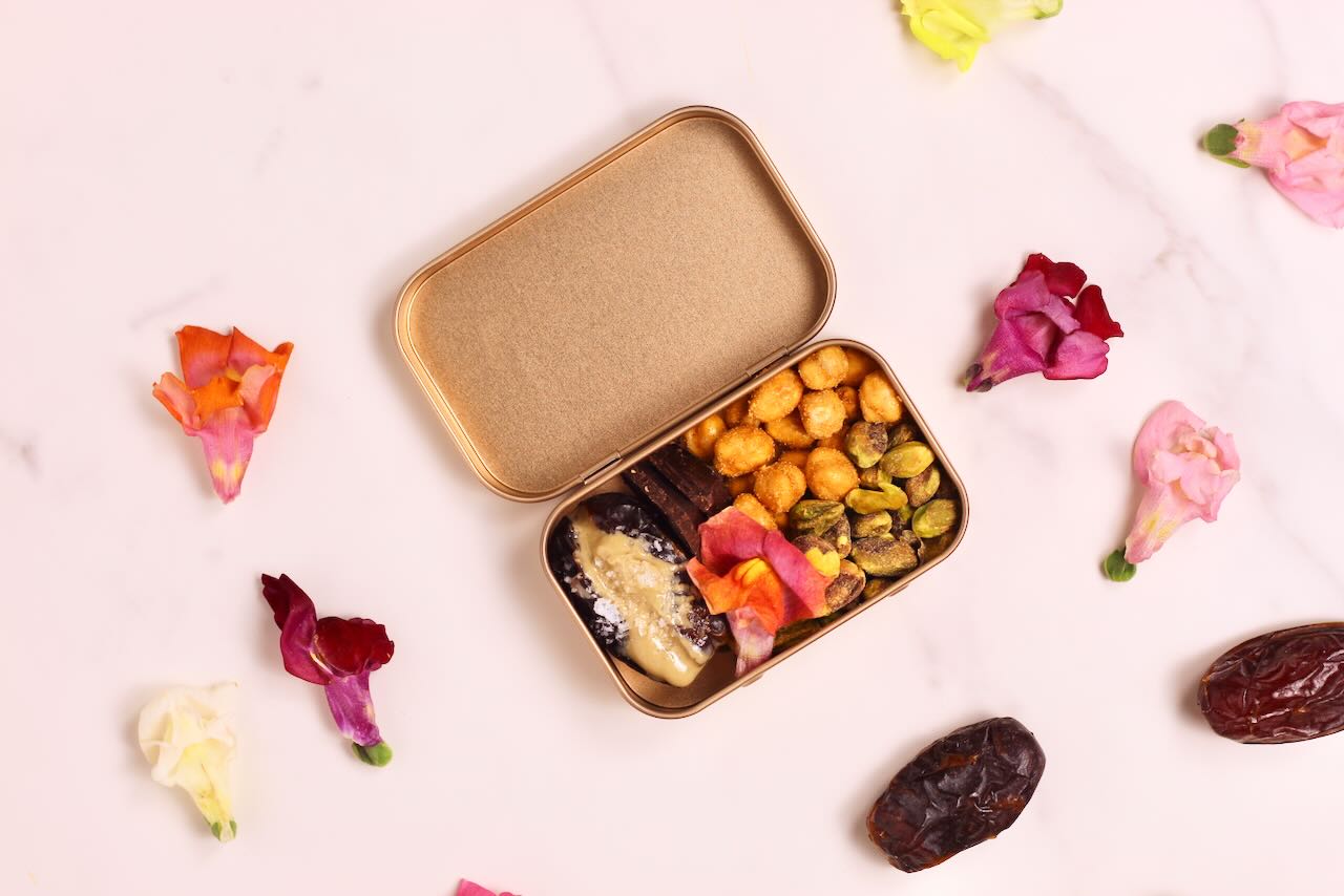 Snack tin with flowers around it