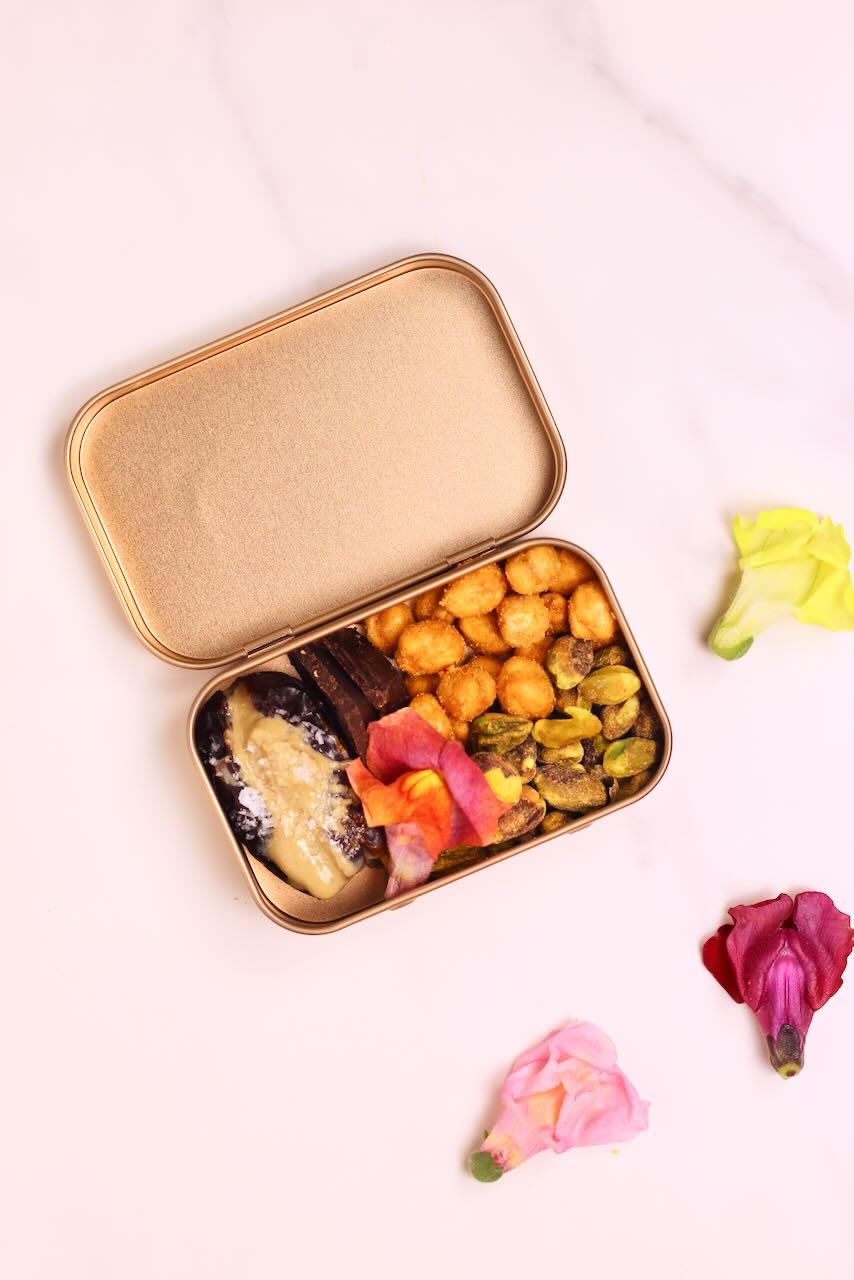 Customizable snack tin