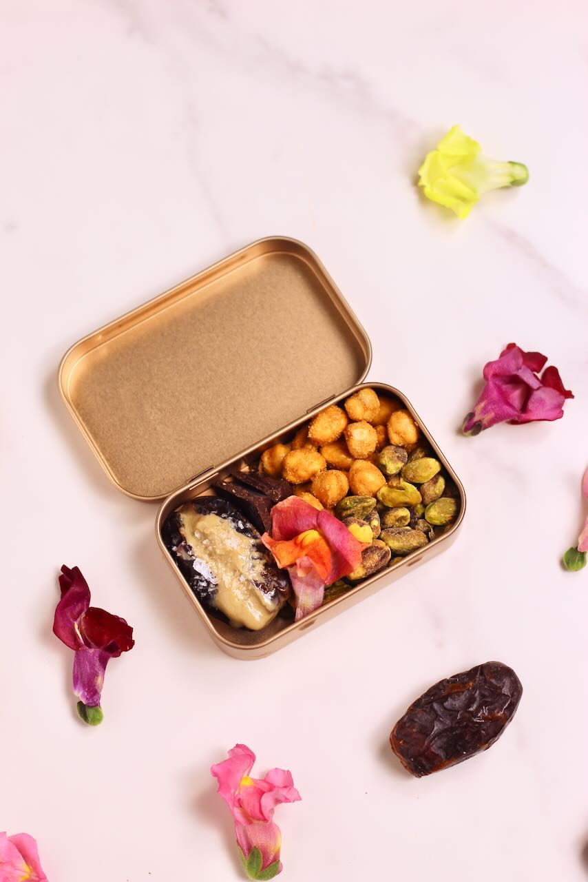 Snack tin with medjool date and edible flowers